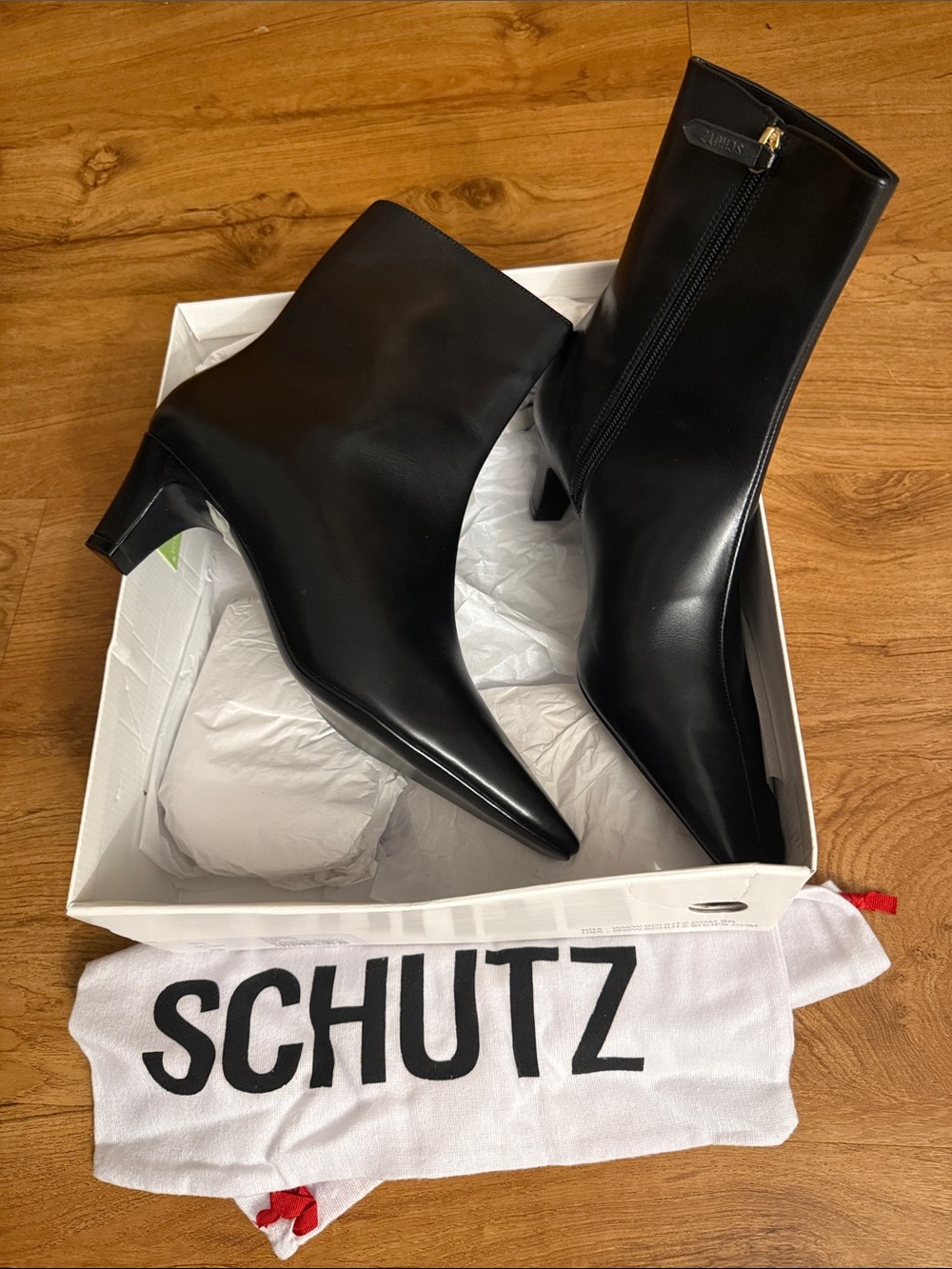 New in box SCHUTZ Dellia Boots IS 9.5